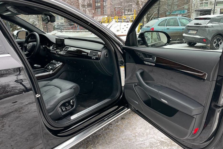 Продам Audi A8 LONG QUATTRO 2016 года в Киеве