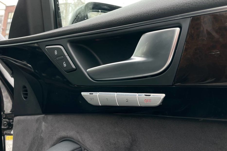 Продам Audi A8 LONG QUATTRO 2016 года в Киеве