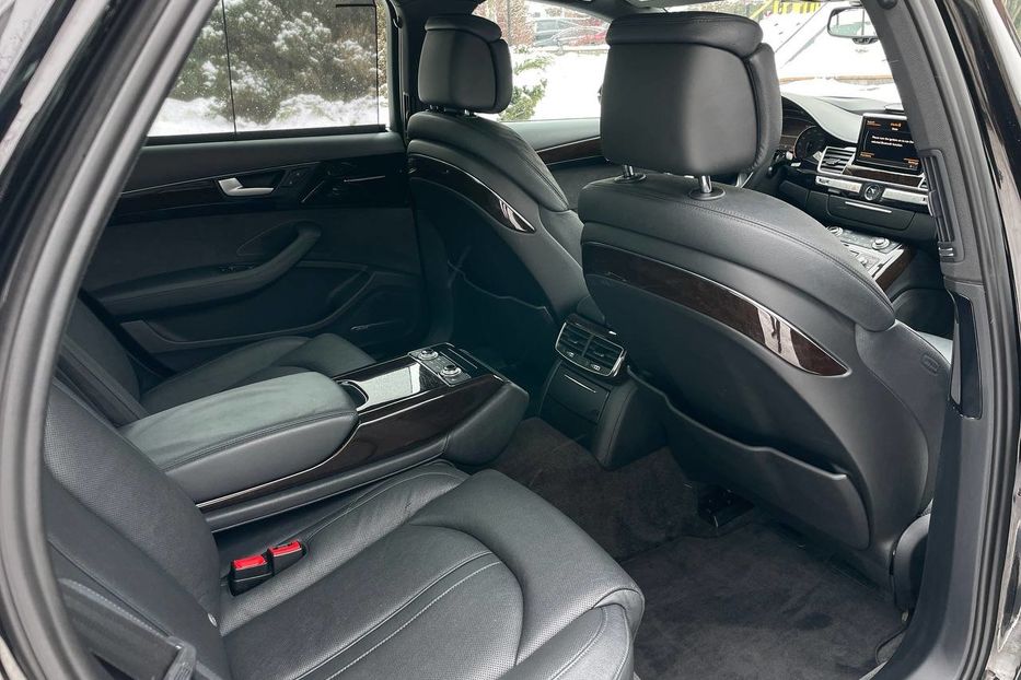 Продам Audi A8 LONG QUATTRO 2016 года в Киеве