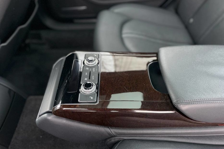 Продам Audi A8 LONG QUATTRO 2016 года в Киеве