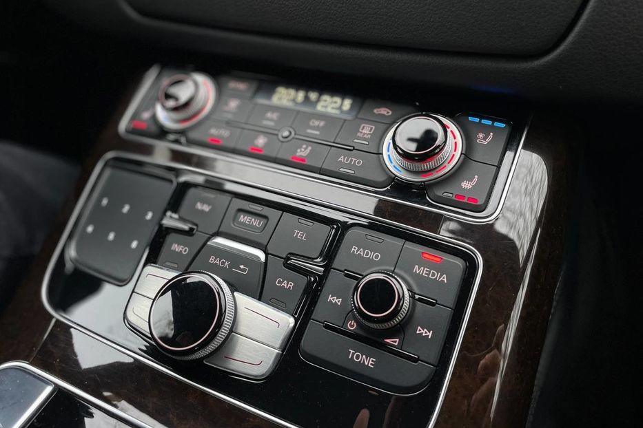 Продам Audi A8 LONG QUATTRO 2016 года в Киеве