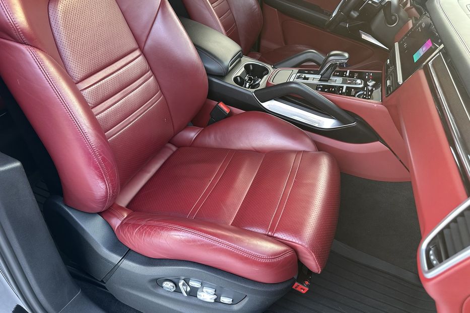 Продам Porsche Cayenne Turbo 2019 года в Киеве