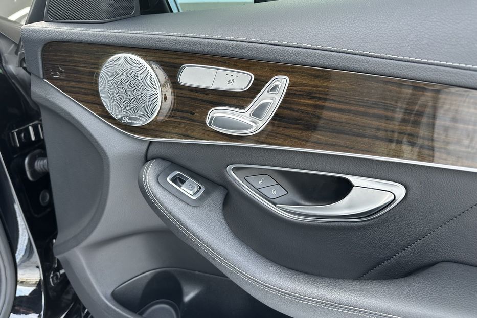 Продам Mercedes-Benz C-Class 300 AMG 4Matic 2015 года в Киеве