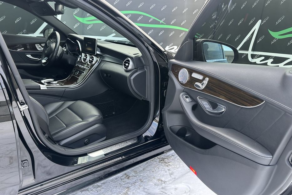 Продам Mercedes-Benz C-Class 300 AMG 4Matic 2015 года в Киеве