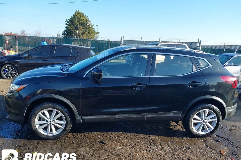 Продам Nissan Rogue SPORT SV 2019 года в Львове