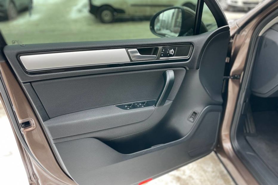 Продам Volkswagen Touareg Life,  +- 280 сил 2011 года в Киеве