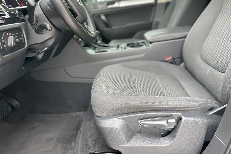 Продам Volkswagen Touareg Life,  +- 280 сил 2011 года в Киеве