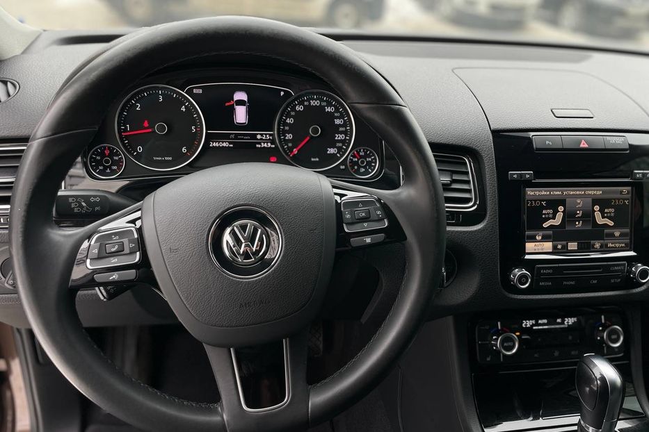 Продам Volkswagen Touareg Life,  +- 280 сил 2011 года в Киеве