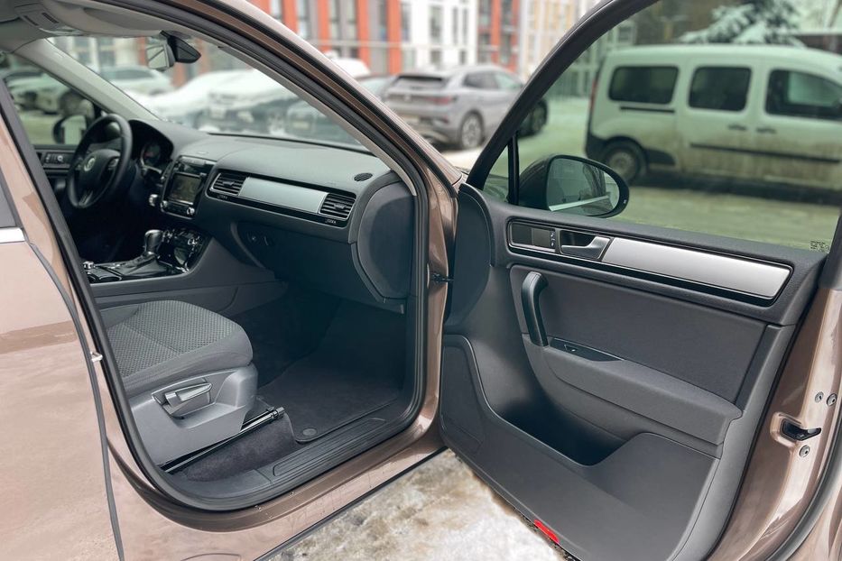 Продам Volkswagen Touareg Life,  +- 280 сил 2011 года в Киеве