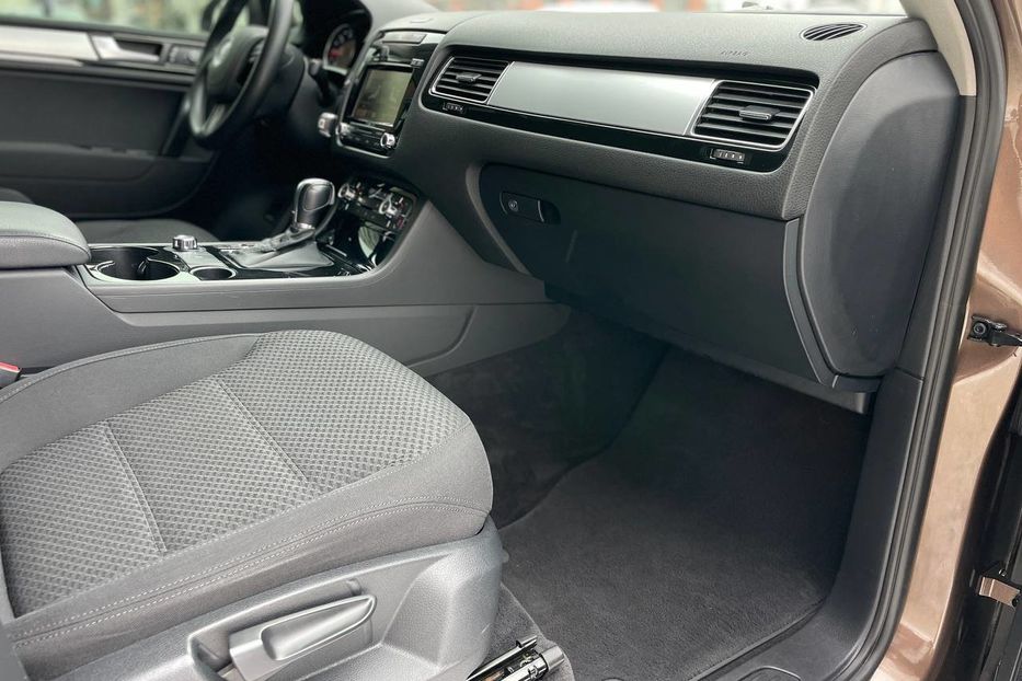 Продам Volkswagen Touareg Life,  +- 280 сил 2011 года в Киеве