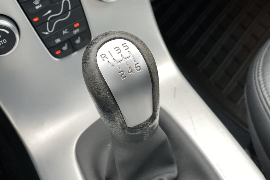 Продам Volvo V50 2011 года в Луцке