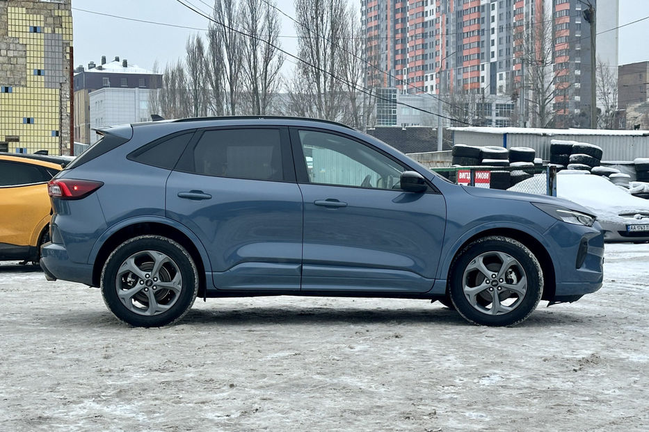 Продам Ford Escape 2023 года в Киеве