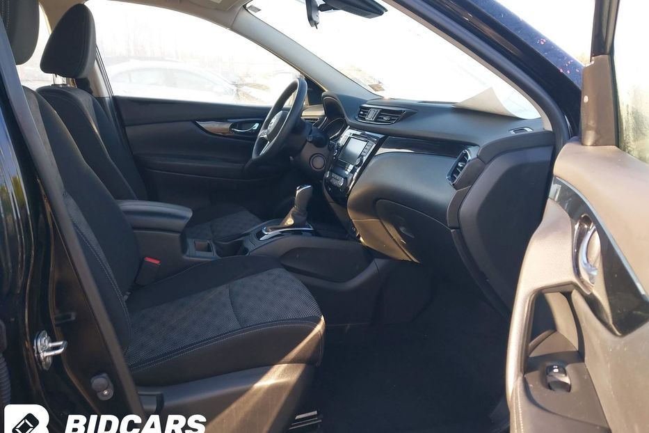 Продам Nissan Rogue SPORT SV 2019 года в Львове