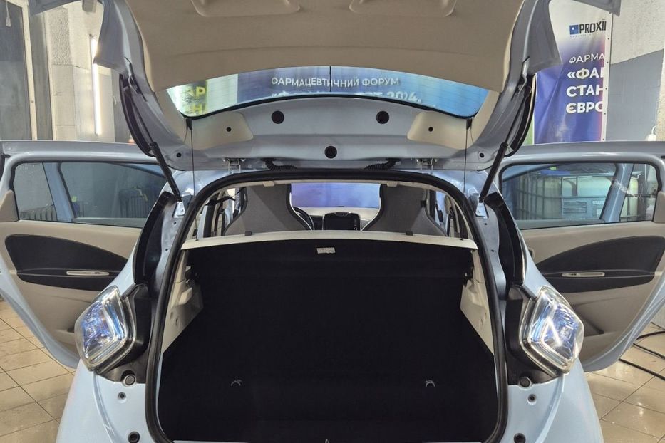 Продам Renault Zoe 26kw 2015 года в Львове