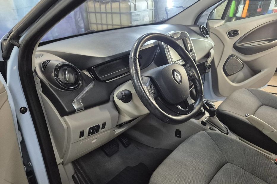 Продам Renault Zoe 26kw 2015 года в Львове