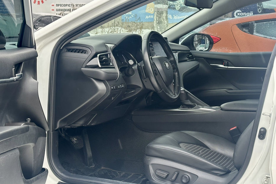 Продам Toyota Camry 2.5 АТ (203 к.с.) 2021 года в Киеве