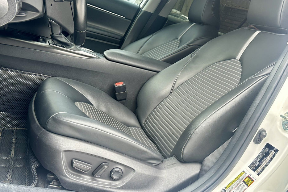 Продам Toyota Camry 2.5 АТ (203 к.с.) 2021 года в Киеве