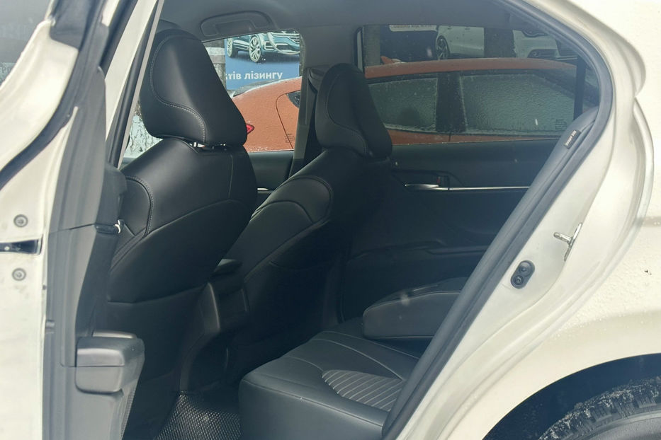 Продам Toyota Camry 2.5 АТ (203 к.с.) 2021 года в Киеве