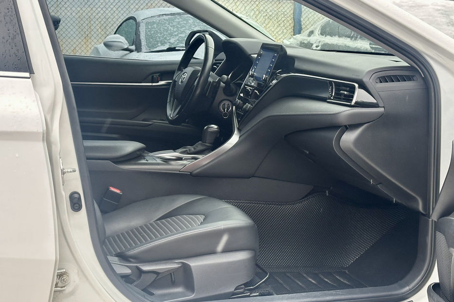Продам Toyota Camry 2.5 АТ (203 к.с.) 2021 года в Киеве