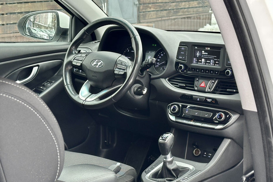 Продам Hyundai i30  2017 года в Киеве