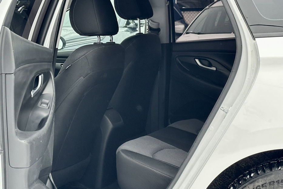 Продам Hyundai i30  2017 года в Киеве