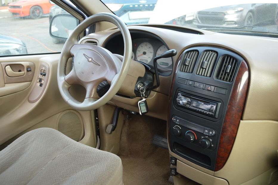 Продам Chrysler Town & Country 7 місць 2002 года в Одессе