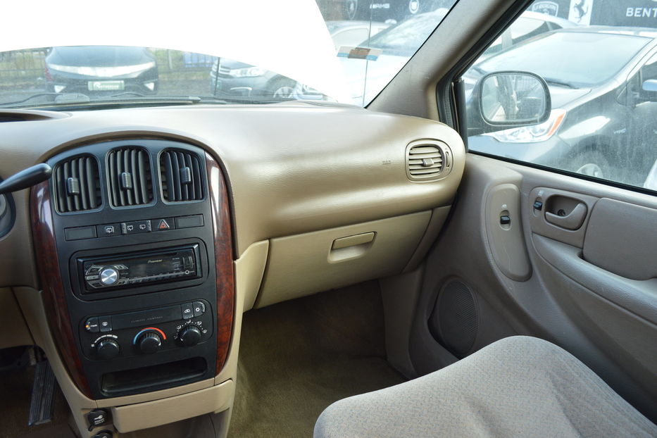 Продам Chrysler Town & Country 7 місць 2002 года в Одессе