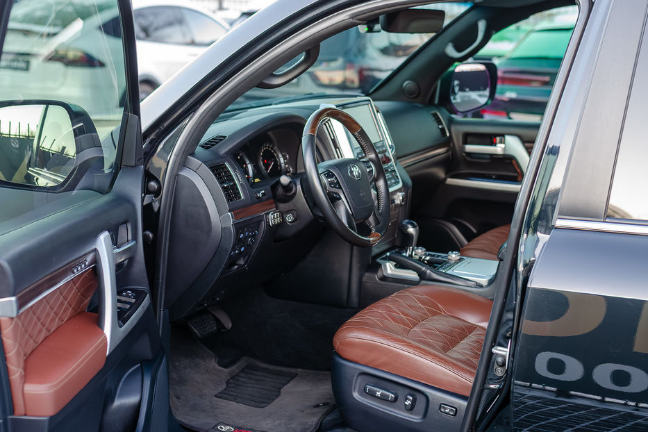Продам Toyota Land Cruiser 200 4.5D Special Edition 2016 года в Киеве