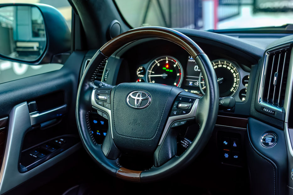 Продам Toyota Land Cruiser 200 4.5D Special Edition 2016 года в Киеве