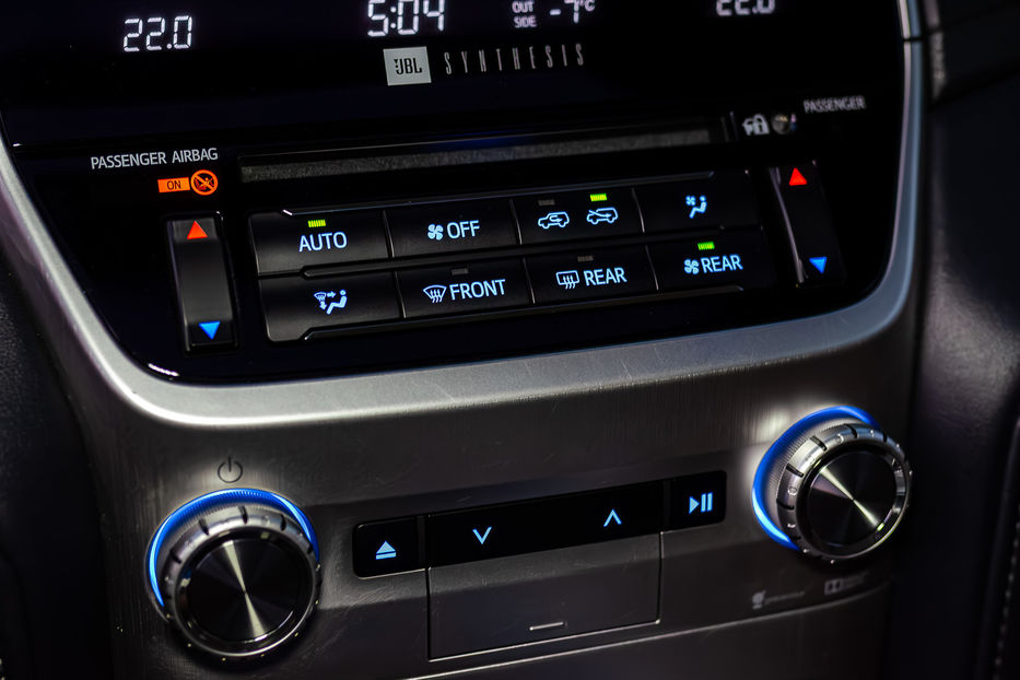 Продам Toyota Land Cruiser 200 4.5D Special Edition 2016 года в Киеве