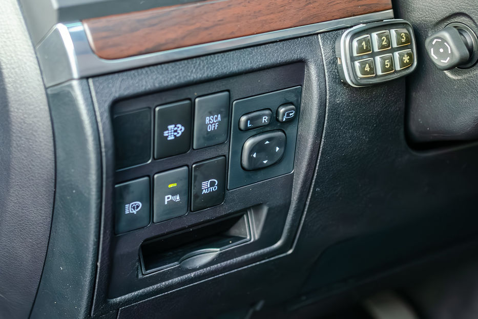 Продам Toyota Land Cruiser 200 4.5D Special Edition 2016 года в Киеве