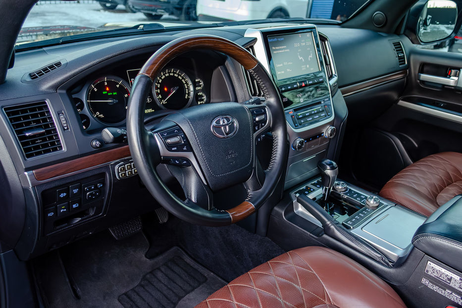 Продам Toyota Land Cruiser 200 4.5D Special Edition 2016 года в Киеве