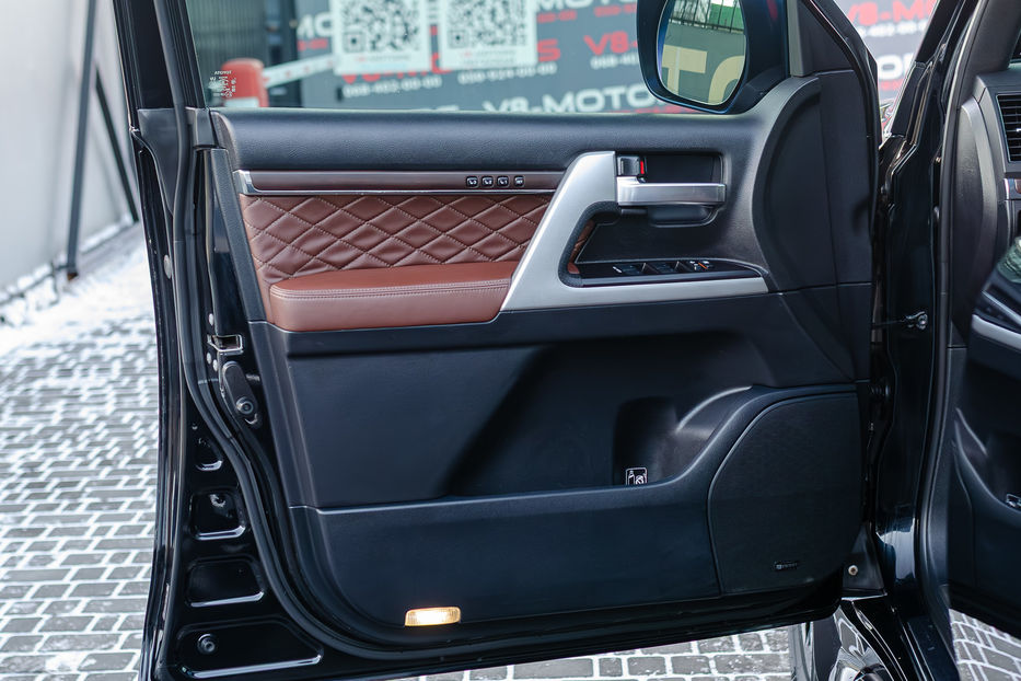 Продам Toyota Land Cruiser 200 4.5D Special Edition 2016 года в Киеве