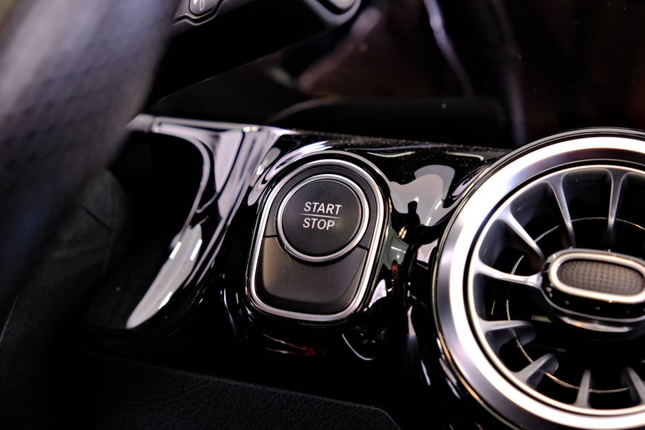 Продам Mercedes-Benz EQC 300 2022 года в Одессе