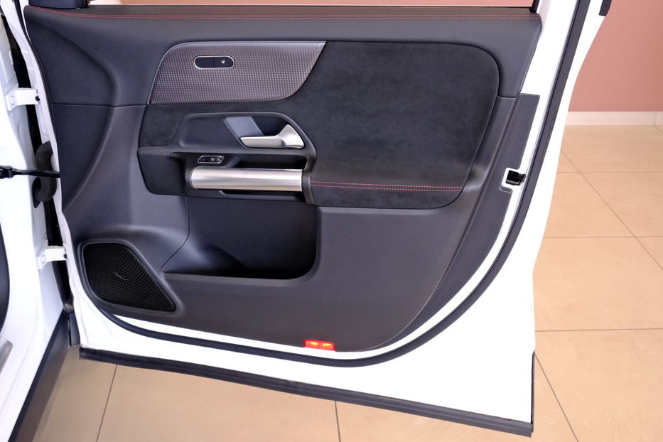 Продам Mercedes-Benz EQC 300 2022 года в Одессе