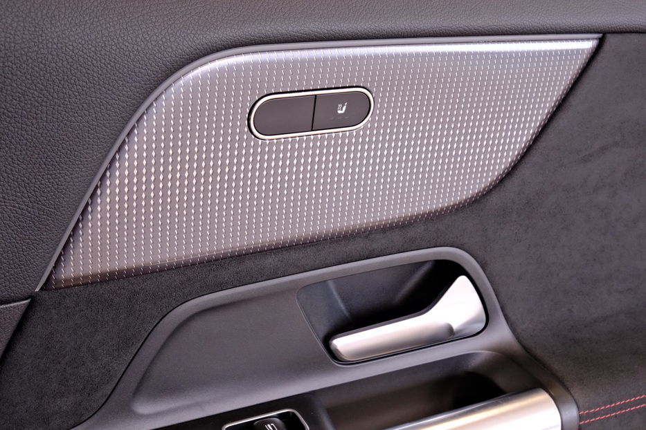 Продам Mercedes-Benz EQC 300 2022 года в Одессе