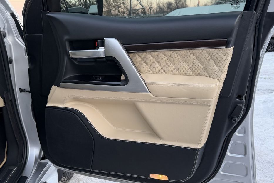 Продам Toyota Land Cruiser 200 Guard B6 2017 года в Киеве