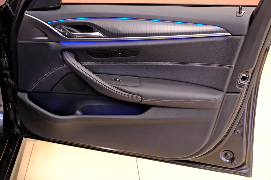 Продам BMW 530 xDrive Touring 2021 года в Одессе