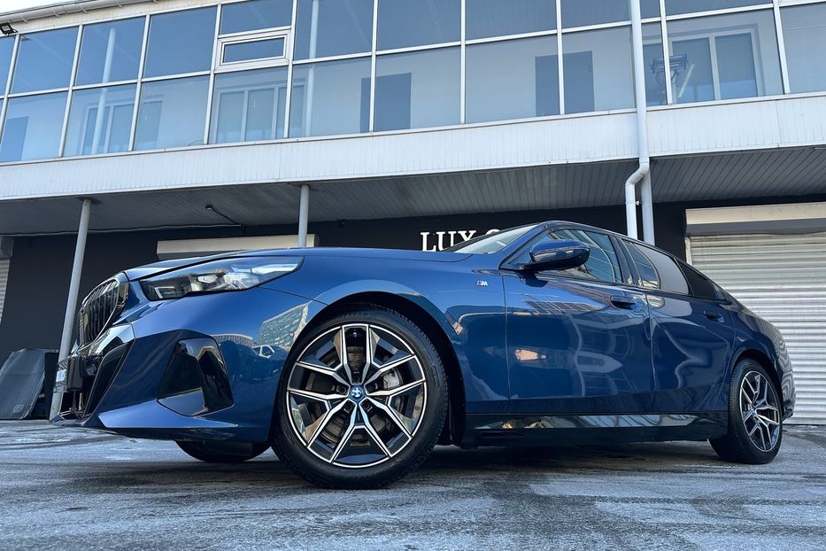 Продам BMW 540 i5 2024 года в Киеве