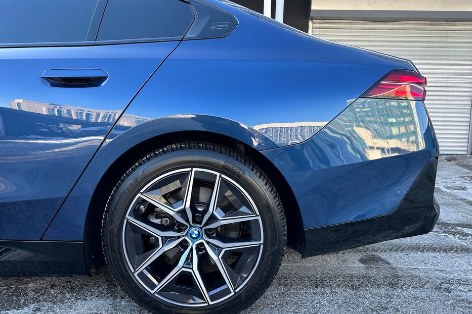 Продам BMW 540 i5 2024 года в Киеве