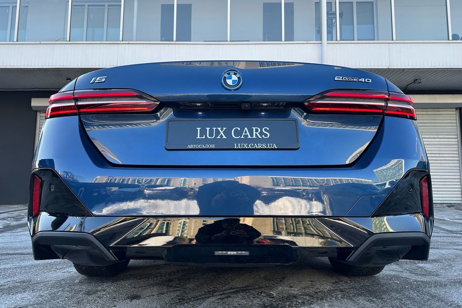 Продам BMW 540 i5 2024 года в Киеве