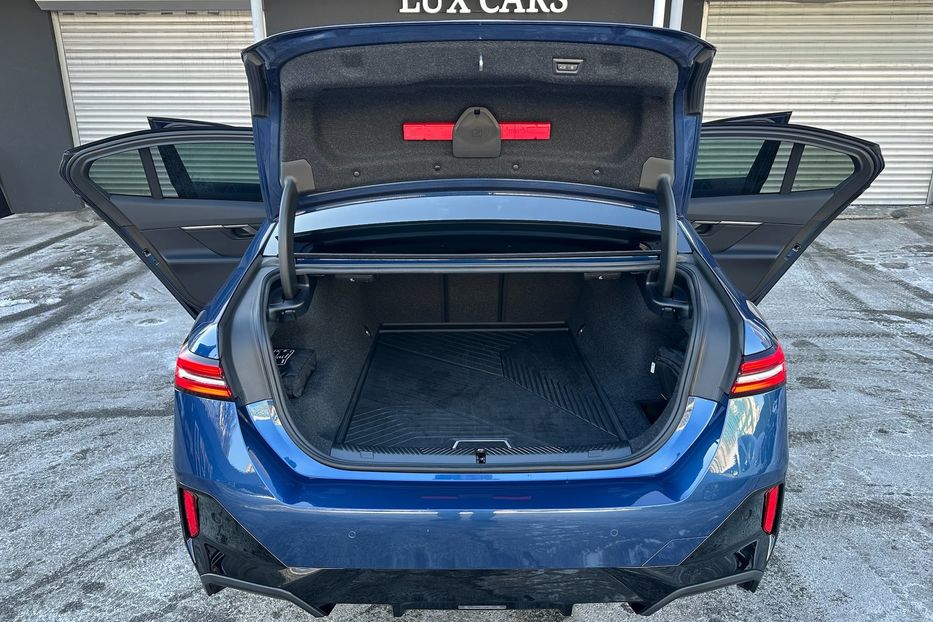 Продам BMW 540 i5 2024 года в Киеве