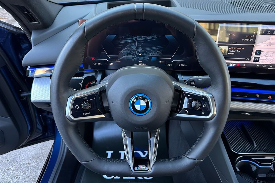 Продам BMW 540 i5 2024 года в Киеве