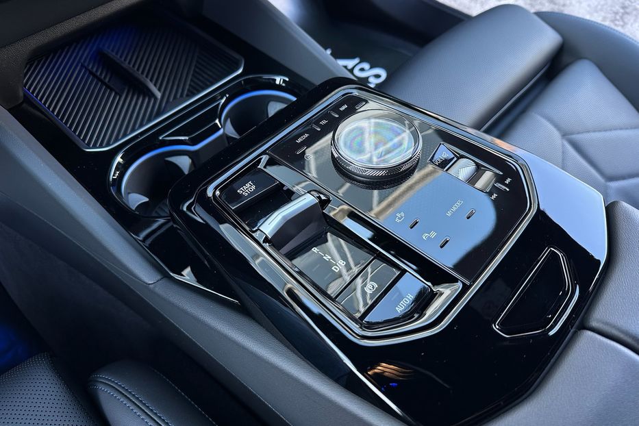 Продам BMW 540 i5 2024 года в Киеве