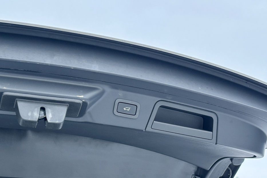 Продам Land Rover Velar 2.0 AT (250 к.с.) AWD  2019 года в Киеве