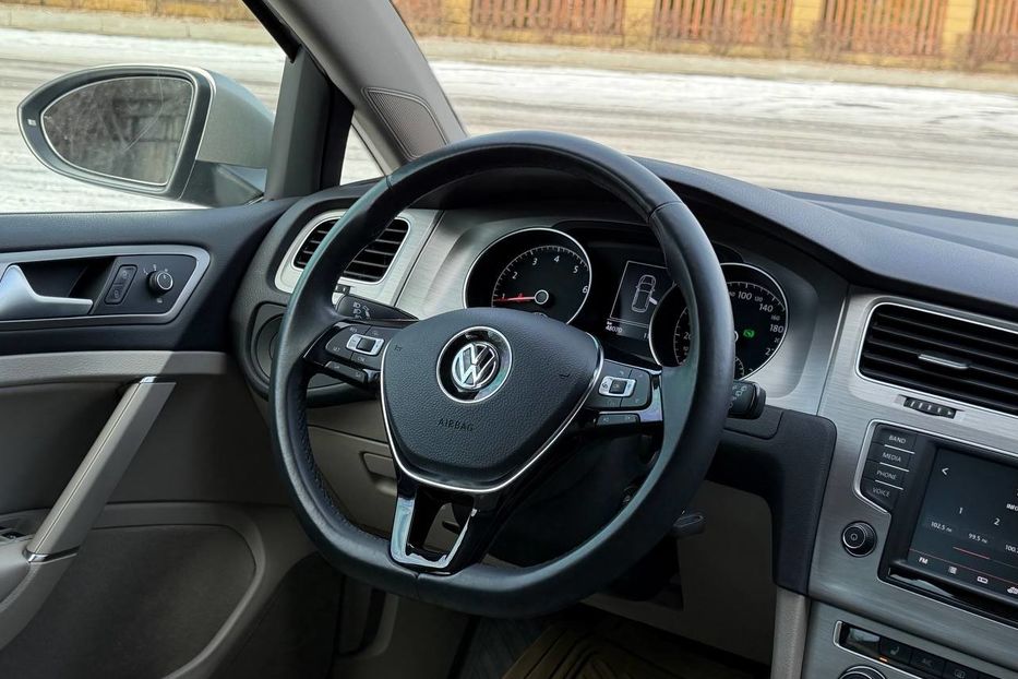 Продам Volkswagen Golf VII 2015 года в Днепре
