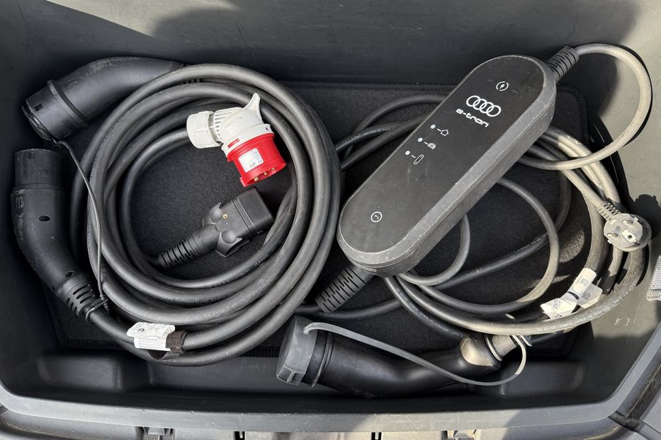 Продам Audi E-Tron 55 Full LED КАМЕРИ 360 ДОТЯЖКИ 2021 года в Львове