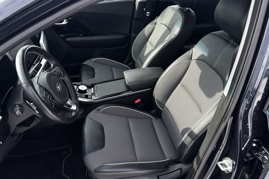 Продам Kia Niro 64 KW  2020 года в Львове