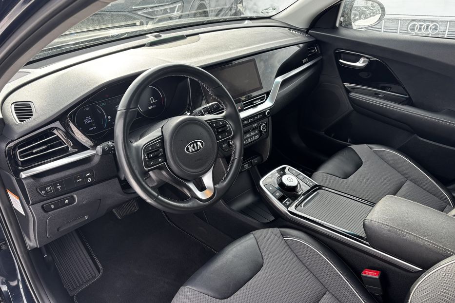 Продам Kia Niro 64 KW  2020 года в Львове