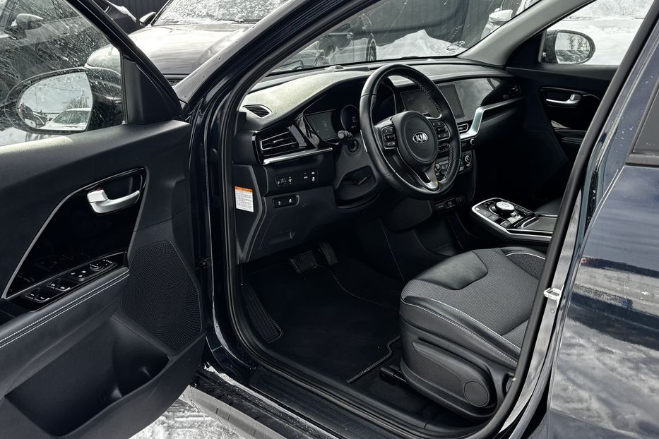 Продам Kia Niro 64 KW  2020 года в Львове